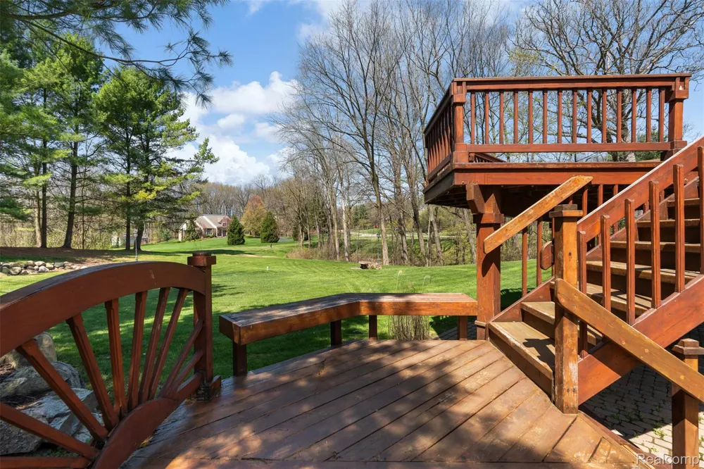 561 Valley Drive Milford Charter Township, MI 48381