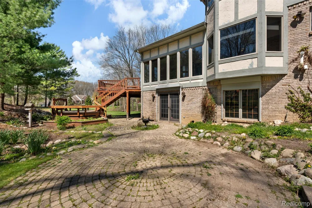 561 Valley Drive Milford Charter Township, MI 48381