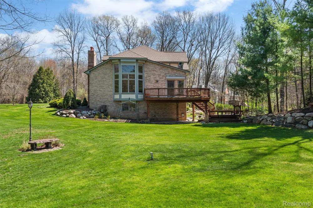 561 Valley Drive Milford Charter Township, MI 48381
