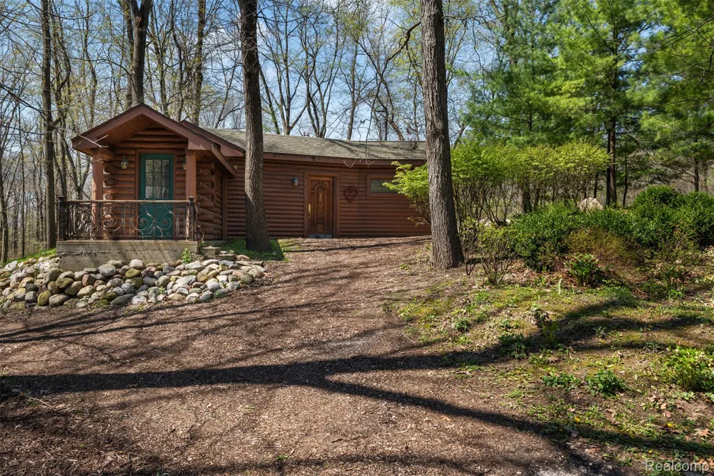 561 Valley Drive Milford Charter Township, MI 48381