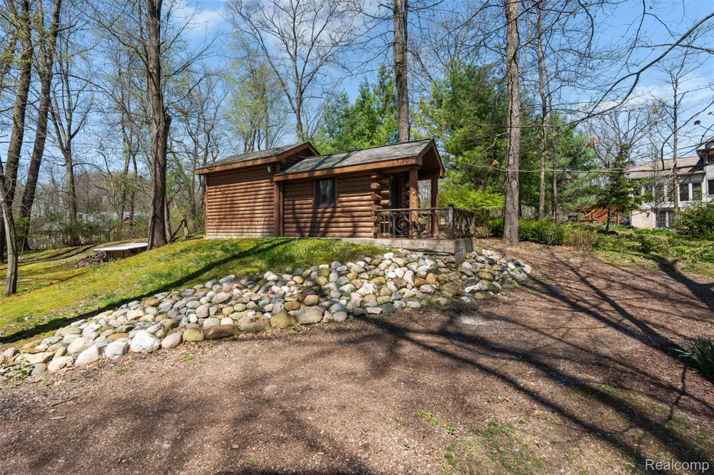 561 Valley Drive Milford Charter Township, MI 48381