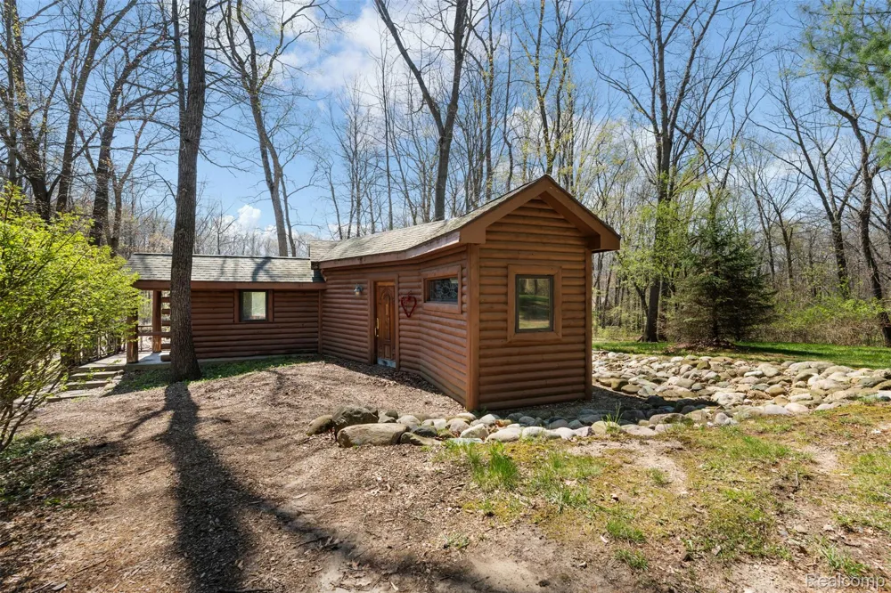 561 Valley Drive Milford Charter Township, MI 48381