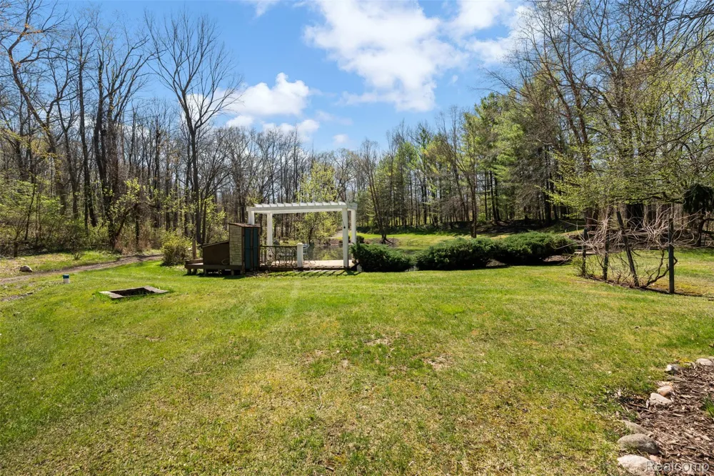 561 Valley Drive Milford Charter Township, MI 48381