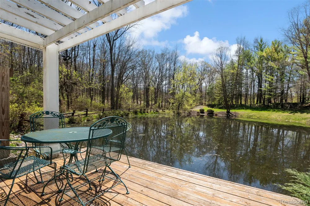 561 Valley Drive Milford Charter Township, MI 48381