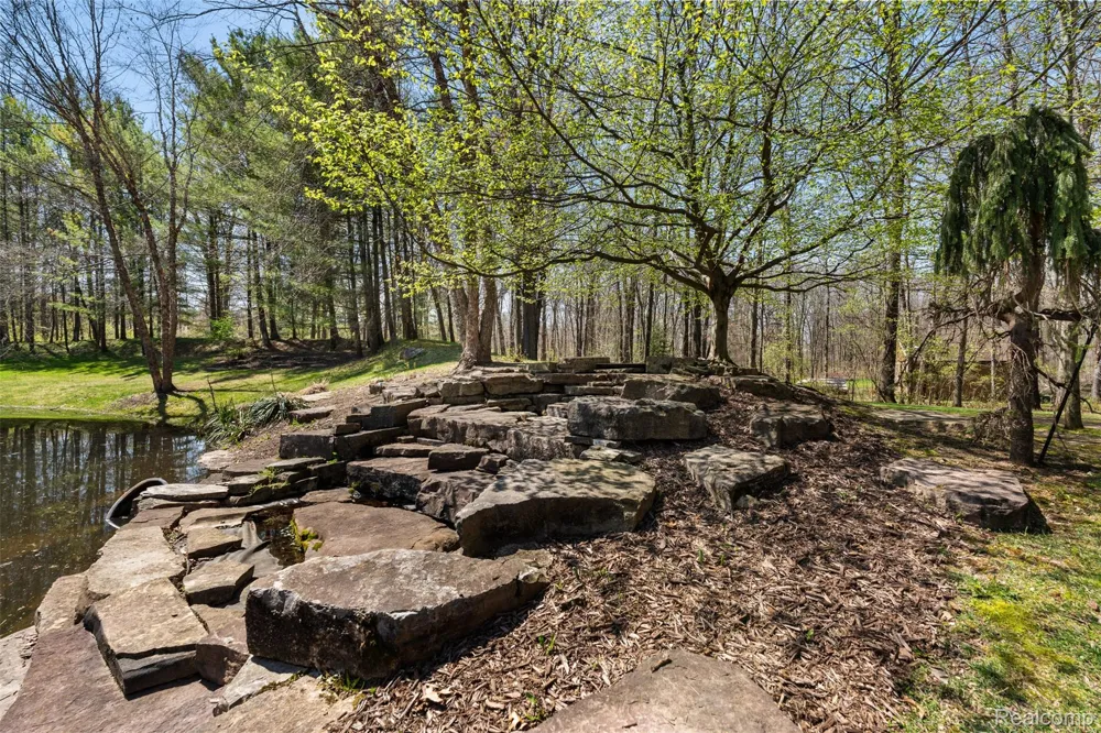 561 Valley Drive Milford Charter Township, MI 48381