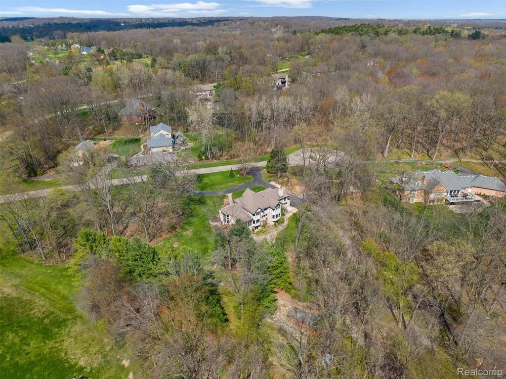 561 Valley Drive Milford Charter Township, MI 48381