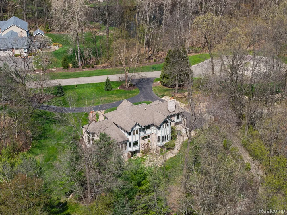 561 Valley Drive Milford Charter Township, MI 48381