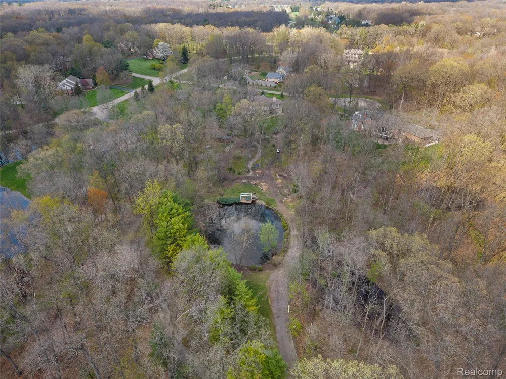 561 Valley Drive Milford Charter Township, MI 48381