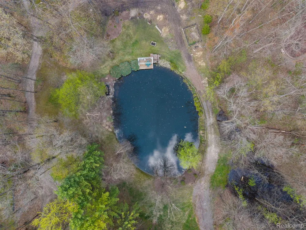 561 Valley Drive Milford Charter Township, MI 48381
