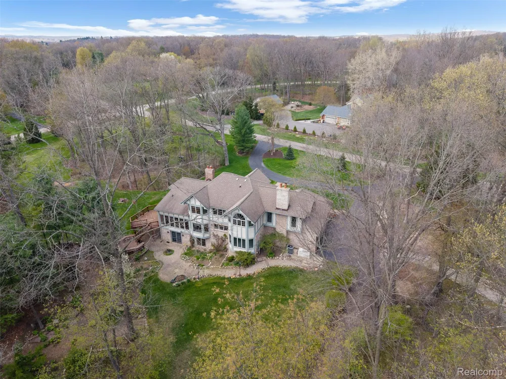 561 Valley Drive Milford Charter Township, MI 48381