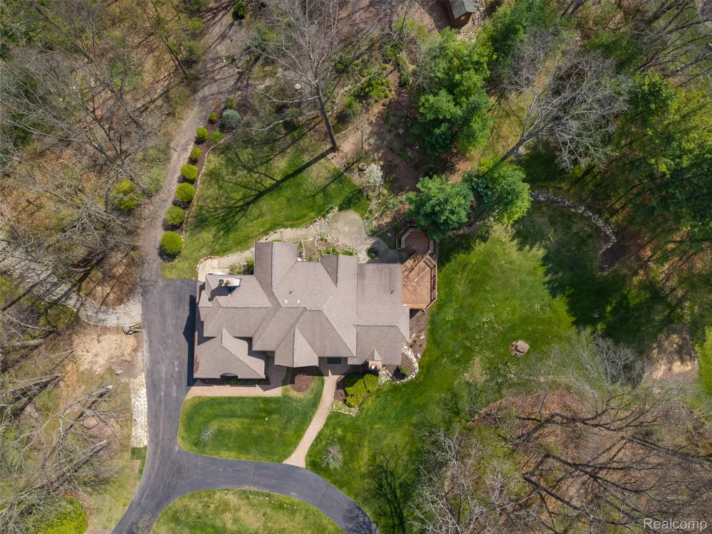 561 Valley Drive Milford Charter Township, MI 48381