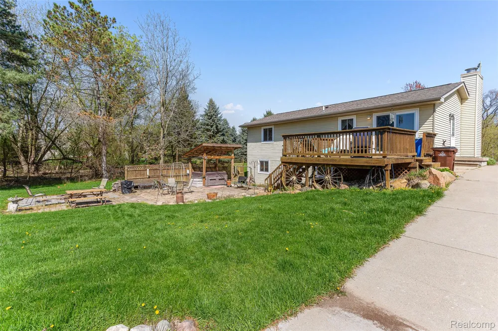 961 Jolly Road Alaiedon Township, MI 48864