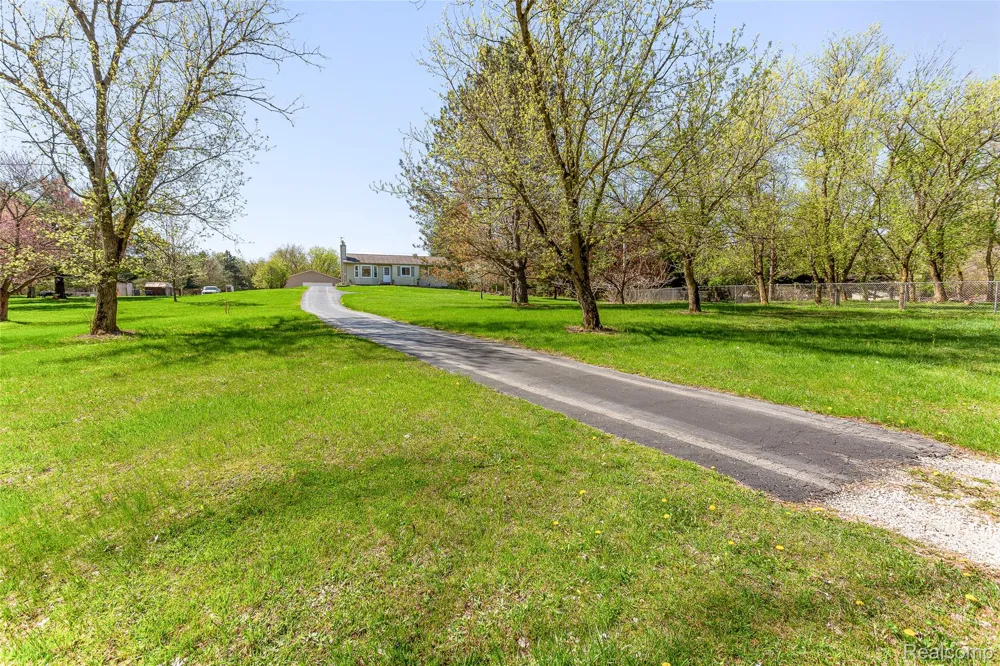 961 Jolly Road Alaiedon Township, MI 48864