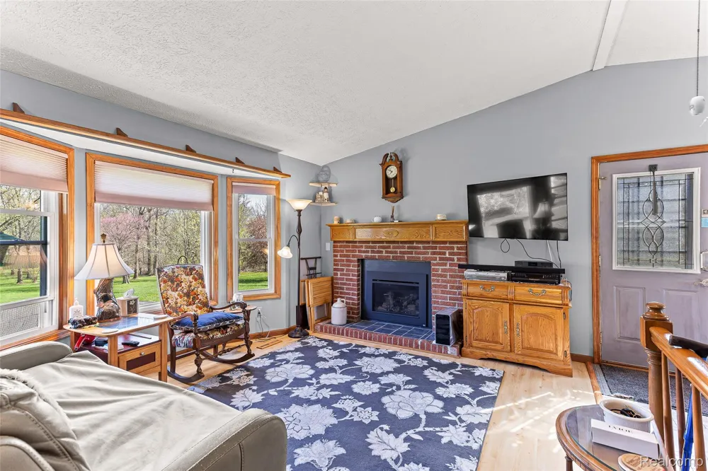961 Jolly Road Alaiedon Township, MI 48864