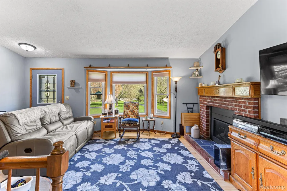 961 Jolly Road Alaiedon Township, MI 48864