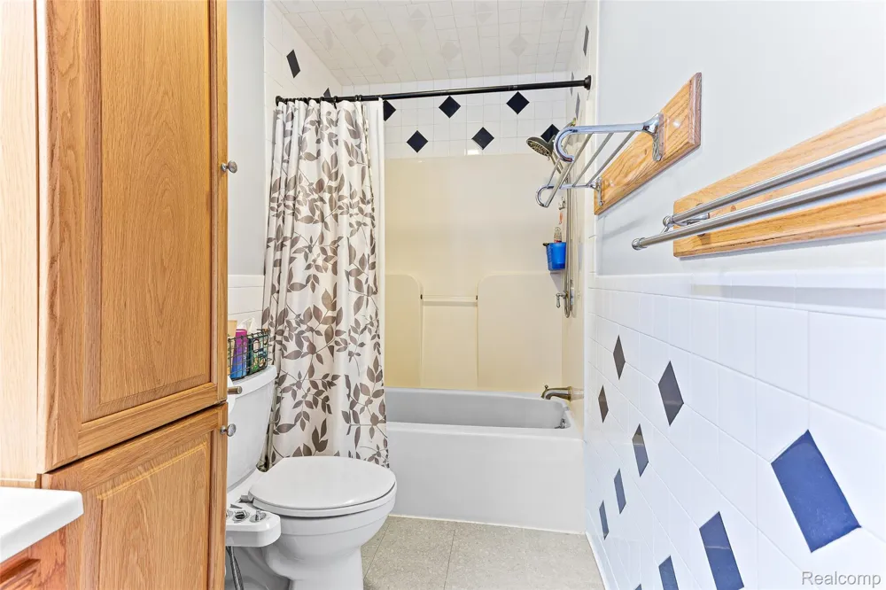 961 Jolly Road Alaiedon Township, MI 48864
