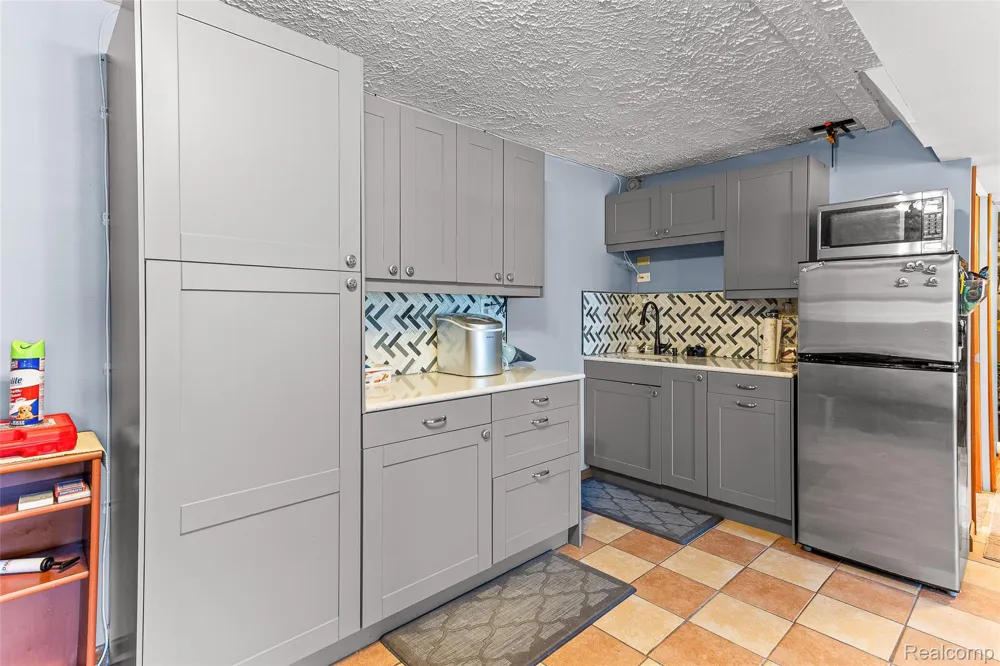 961 Jolly Road Alaiedon Township, MI 48864