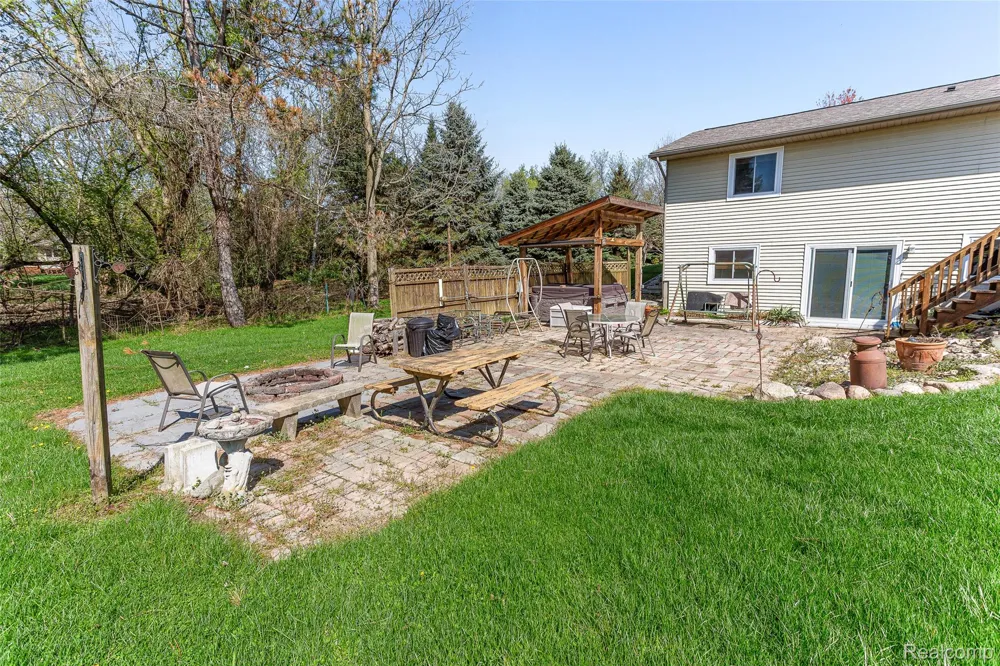 961 Jolly Road Alaiedon Township, MI 48864