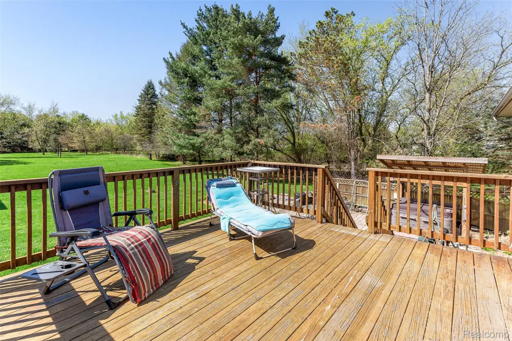 961 Jolly Road Alaiedon Township, MI 48864