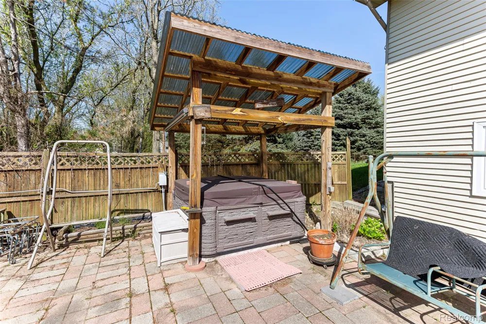 961 Jolly Road Alaiedon Township, MI 48864