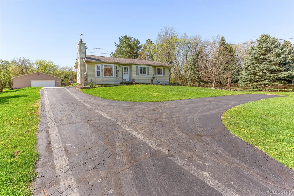 961 Jolly Road Alaiedon Township, MI 48864
