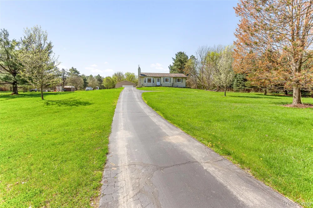 961 Jolly Road Alaiedon Township, MI 48864
