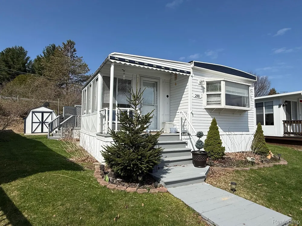 248 shoreline DR W. Sanilac Township, MI 48469