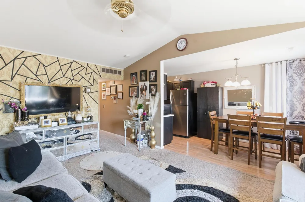 30813 Hidden Pines Lane Roseville City, MI 48066
