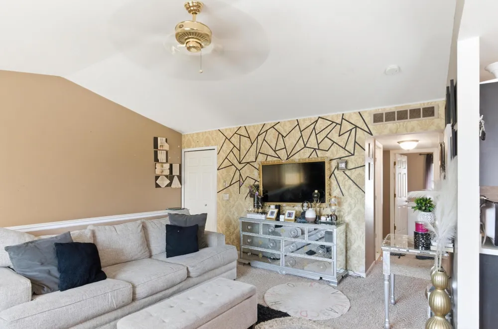 30813 Hidden Pines Lane Roseville City, MI 48066