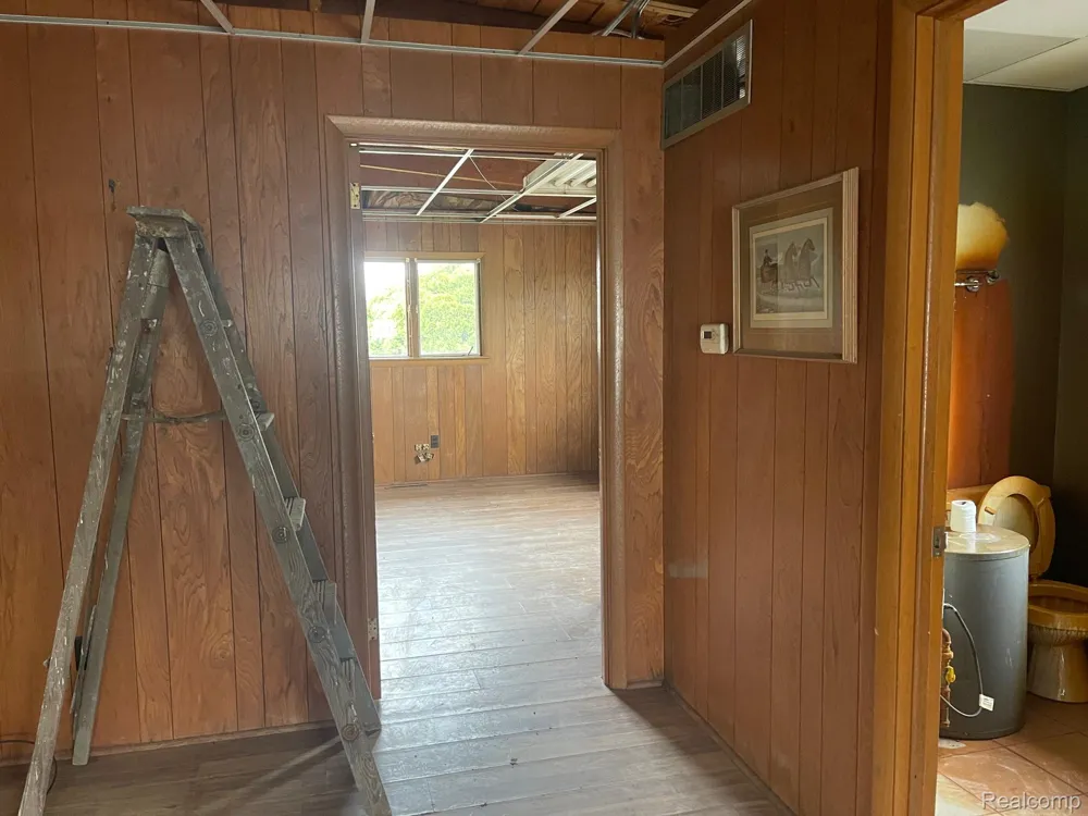 8261 Fenton Road Grand Blanc Charter Township, MI 48439