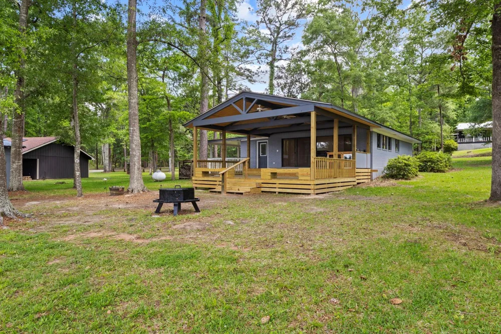 439 Sherwood Forest Drive Woodville, TX 75979