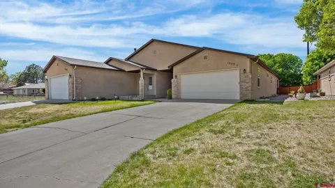 1533 Crest View Way #12
