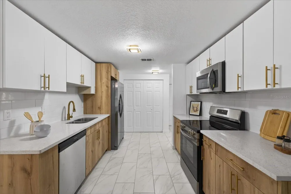7806 E 114TH AVENUE Tampa, FL 33617