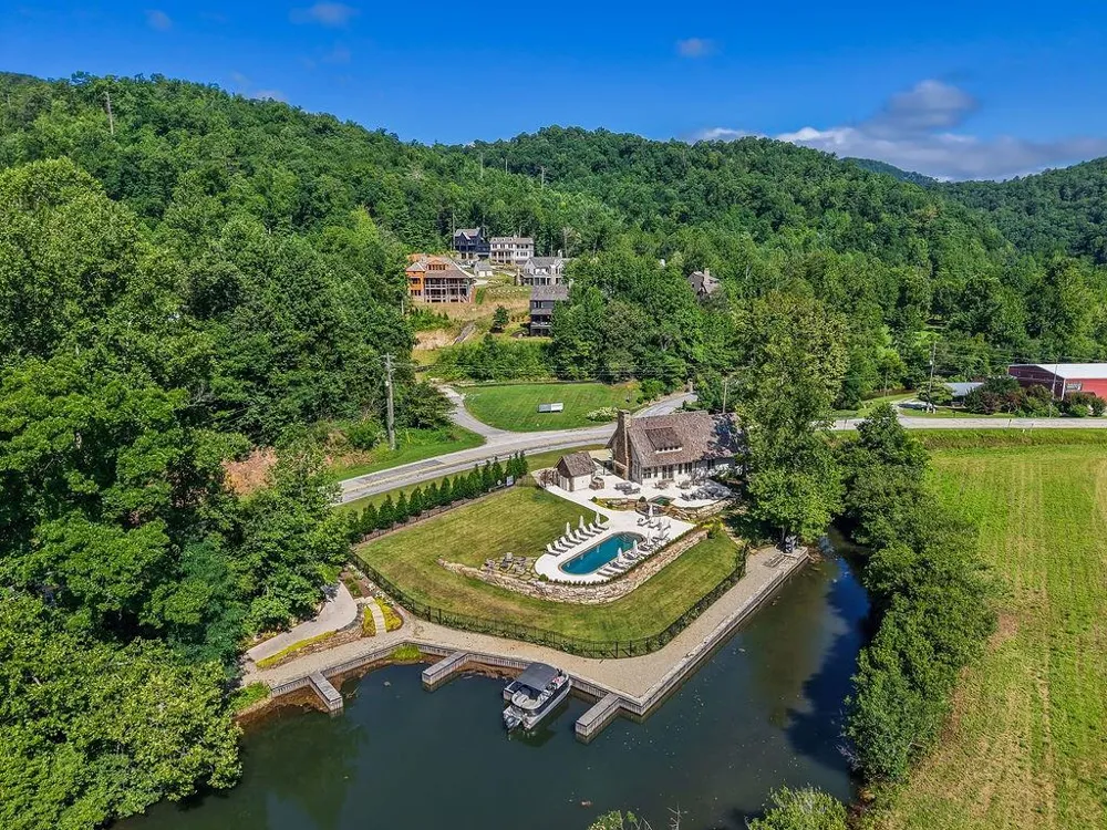 80 Cove View Lane Clarkesville, GA 30523