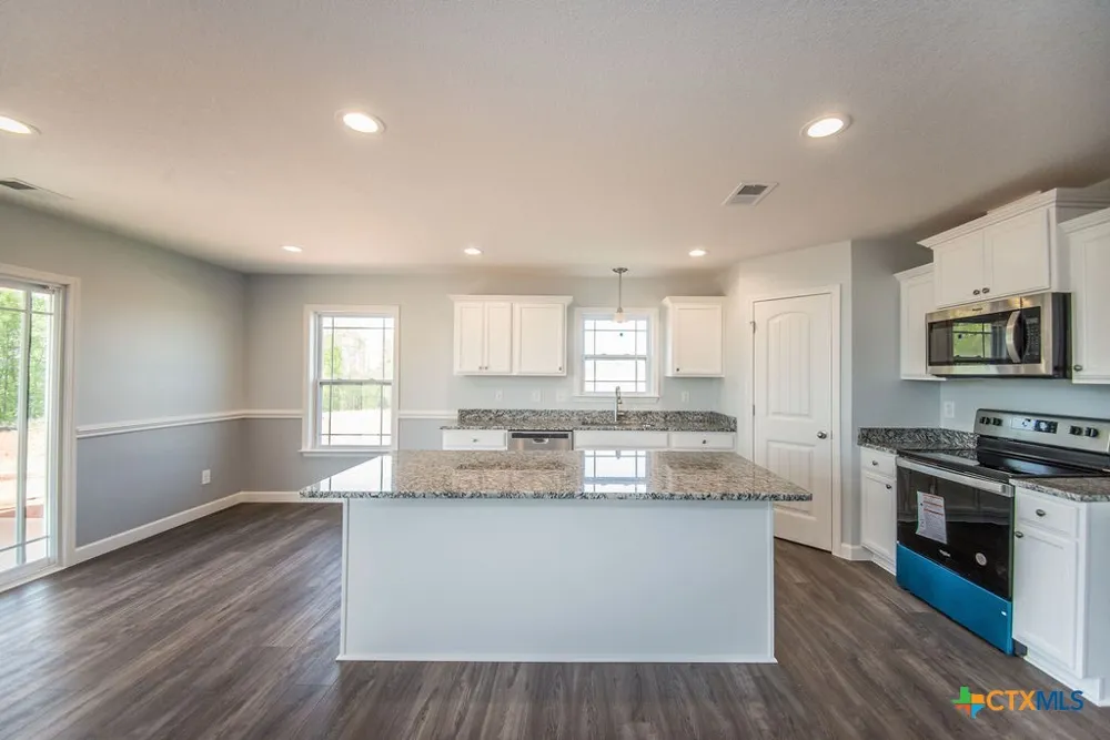 183 Lost Maples Way Marion, TX 78124