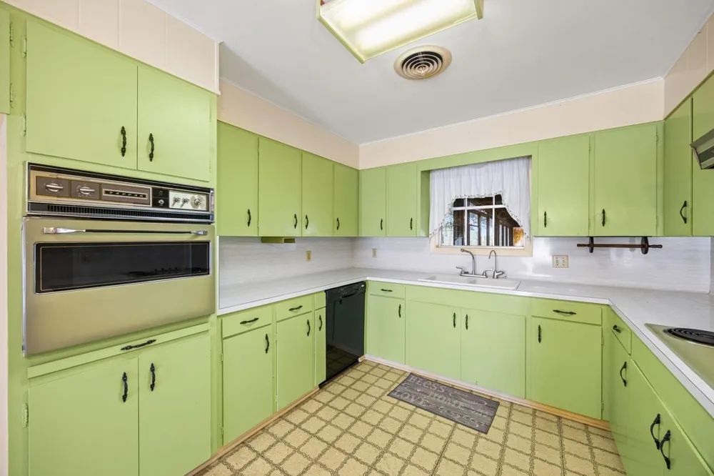182 Lakeview 2 Road El Campo, TX 77437