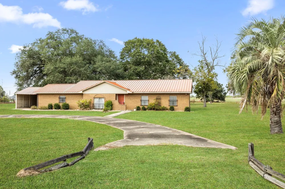 182 Lakeview 2 Road El Campo, TX 77437