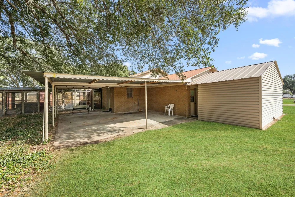 182 Lakeview 2 Road El Campo, TX 77437