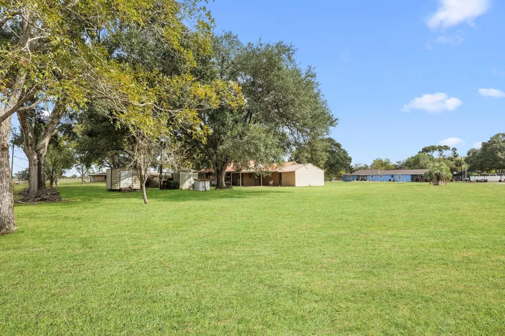 182 Lakeview 2 Road El Campo, TX 77437