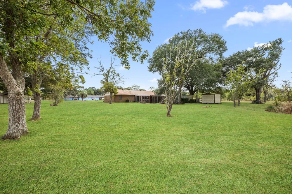 182 Lakeview 2 Road El Campo, TX 77437
