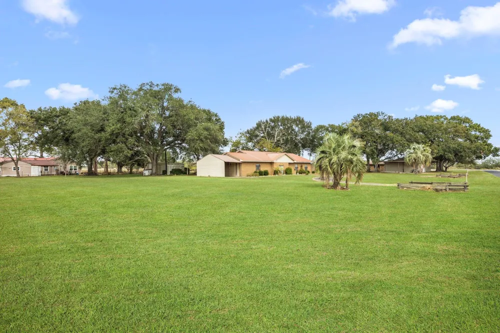 182 Lakeview 2 Road El Campo, TX 77437