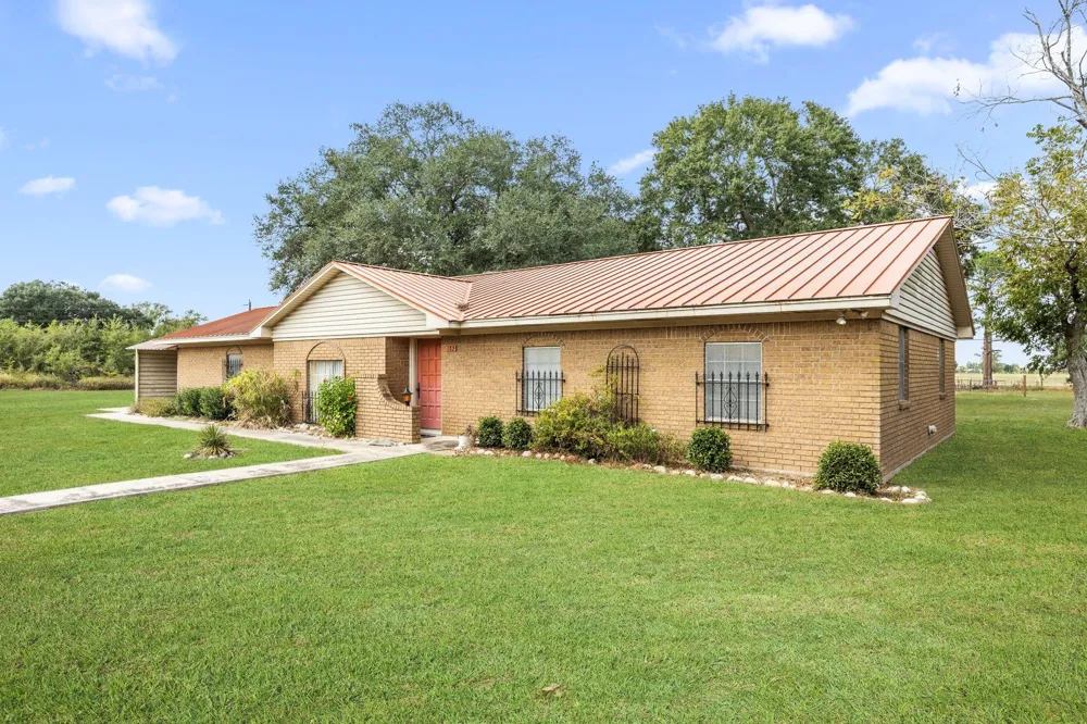 182 Lakeview 2 Road El Campo, TX 77437