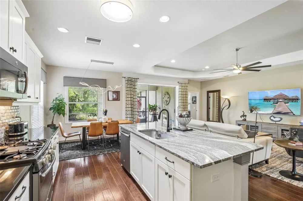 12307 WHISPER LAKE DRIVE Bradenton, FL 34211