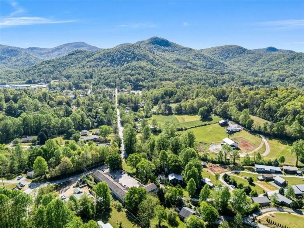 45 Hall Lane Clayton, GA 30525