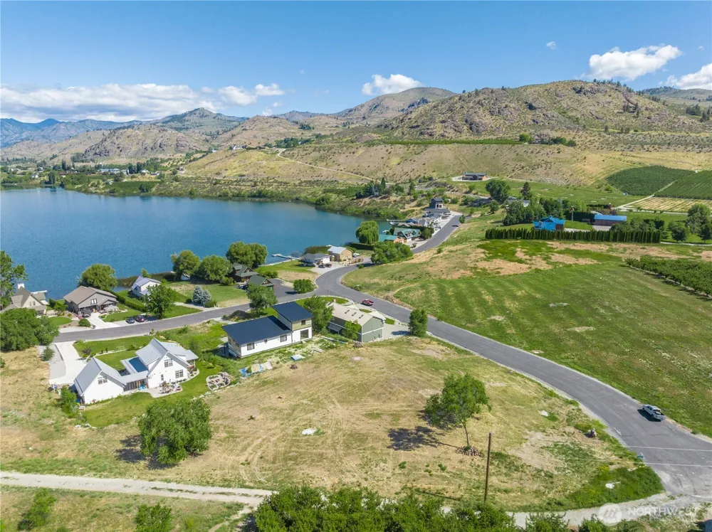 220 Roses Lake Drive Manson, WA 98831