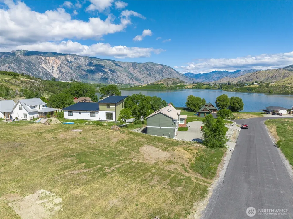 220 Roses Lake Drive Manson, WA 98831