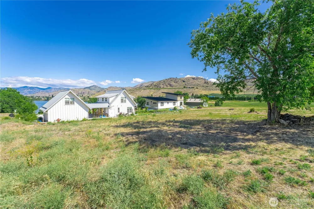 220 Roses Lake Drive Manson, WA 98831