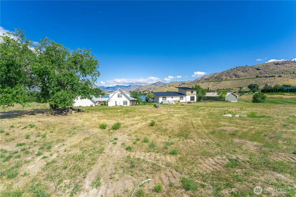 220 Roses Lake Drive Manson, WA 98831