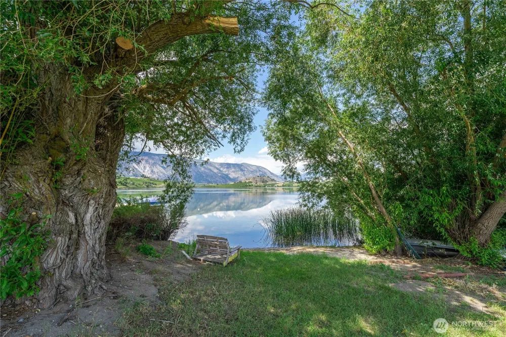 220 Roses Lake Drive Manson, WA 98831