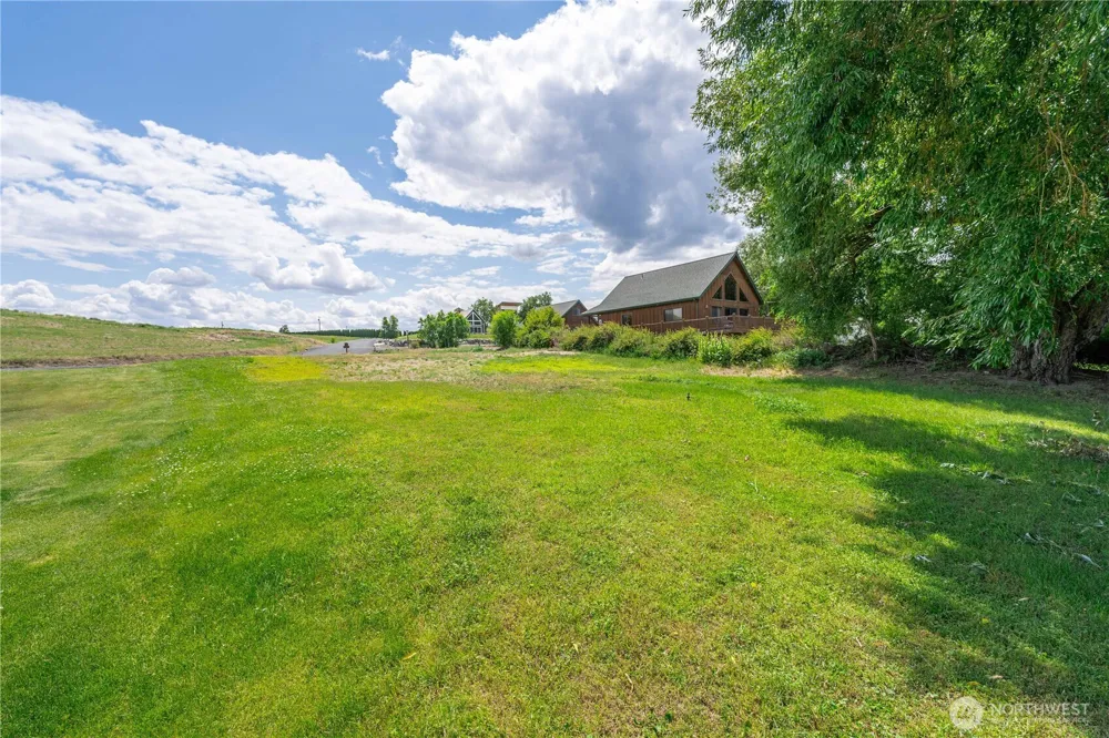 220 Roses Lake Drive Manson, WA 98831